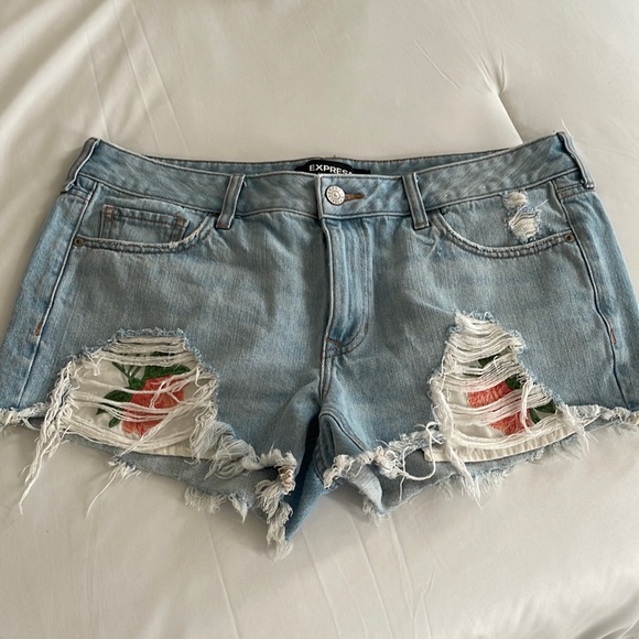 Express Low Rise Shorts - Picture 8 of 8